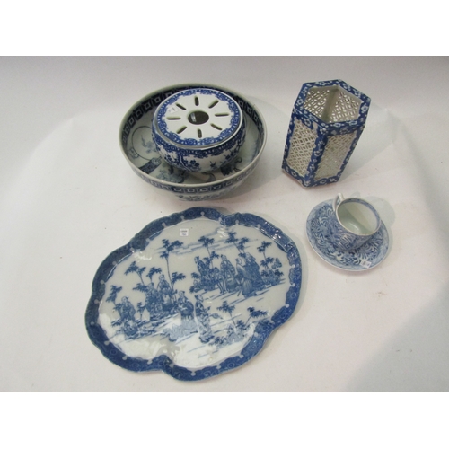 1466 - Five pieces of blue and white Oriental porcelain, bowl and lattice vase a/f