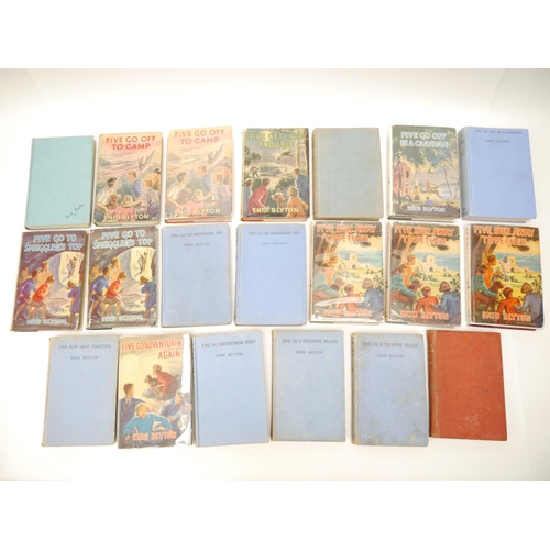 6044 - Enid Blyton, a collection of twenty Famous Five series children's novels, all published Hodder & Sto... 