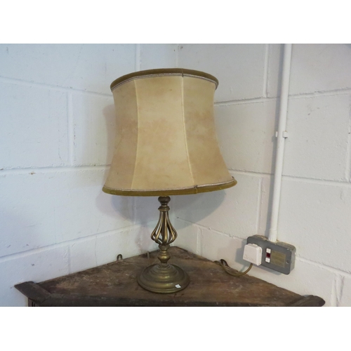 1042 - A brass table lamp with shade