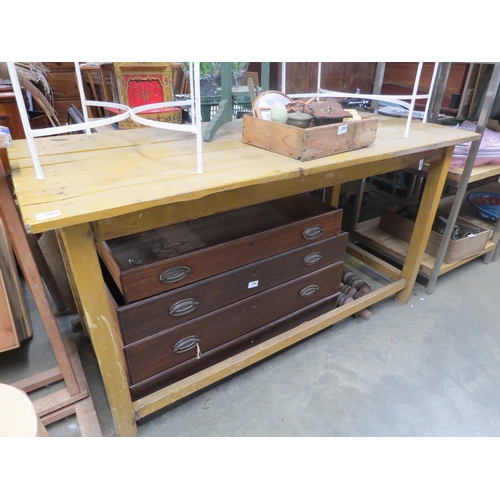 2060 - A rustic painted pine potting table       (R) £40