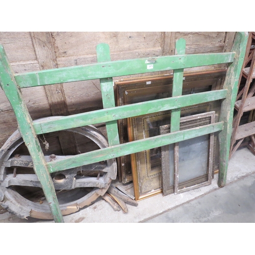 2073 - A green painted cart end and wheel frame            (E) £10-20