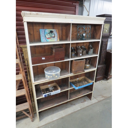 2076 - A Victorian painted pine two section shelving unit