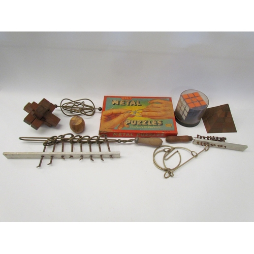 1470 - A selection of vintage puzzles including Rubik's cube