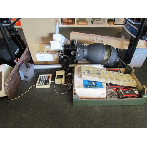 1538 - An Envoy photo enlarger with timer and a box of accessories