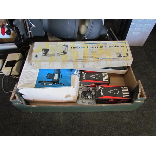 1538 - An Envoy photo enlarger with timer and a box of accessories