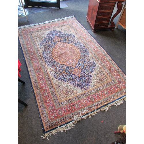 1528 - A Keshan foliate design carpet, multiple borders and tasselled ends, 225cm x 147cm