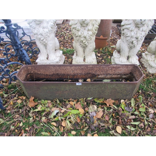 9050 - A cast iron shaped front trough