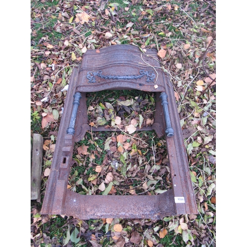 9066 - A cast iron fire place a/f           (E) £10-15