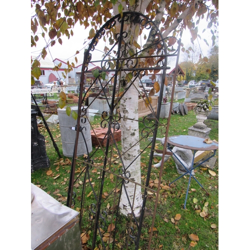 9102 - A scrolled arch top side gate wiith another scrolled gate           (E) £10-15