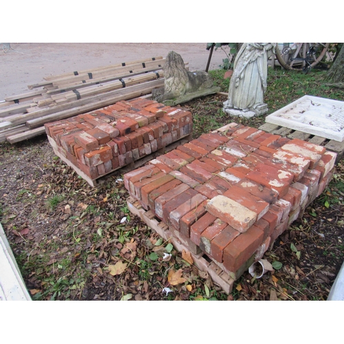 9146 - Two pallets containing approx 300 reclaimed bricks