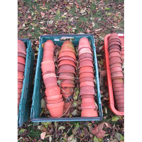 9158 - A tray of terracotta flower pots