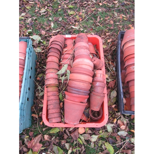 9159 - A tray of terracotta flower pots