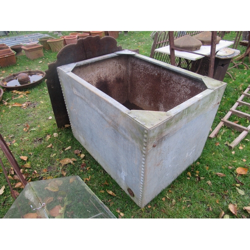 9184 - A riveted galvanised water tank, 27