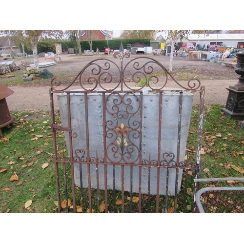 9190 - A cast iron side gate, floral detail, 42