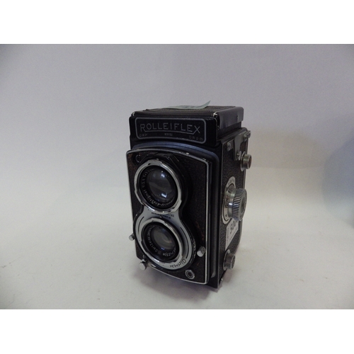 5004 - A Rolleiflex twin lens reflex camera Automat model 3