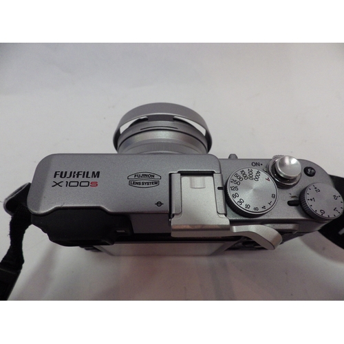 5007 - A Fujifilm X100S digital camera with a 23mm lens and battery charger