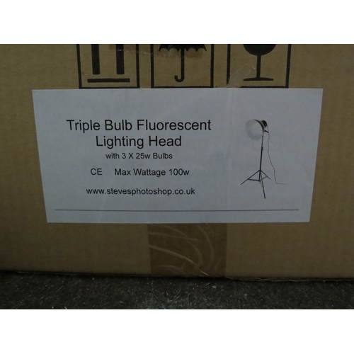 5046 - Two triple bulb fluorescent lighting head and tripods   (E)  £20-30