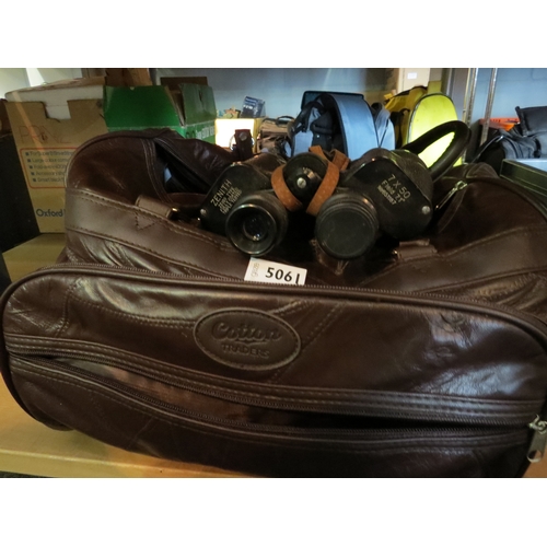 5061 - A brown cotton traders bag with binoculars including Carl Zeiss Jena Jenoptem 8x30 W.