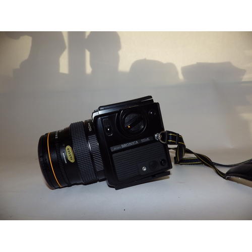 5022 - A Bronica SQ-AI outfit with a 40mm, 80, 150mm lens & instructions