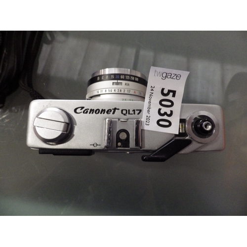 5030 - A Canon QL17 camera with 40mm lens