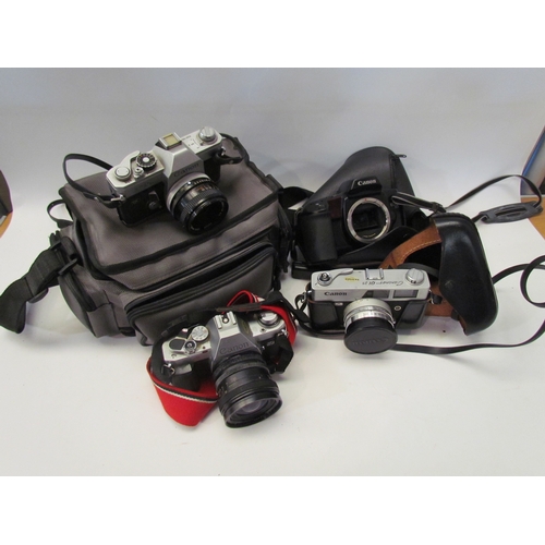 5067 - A quantity of Canon 35mm cameras including a Canon FTB and a grey camera bag.