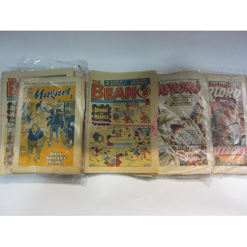 4306 - A selection of vintage comics including 