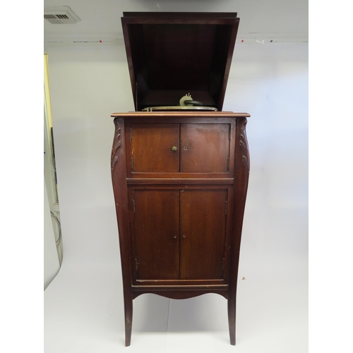 4040 - An Edison Bell Discaphone parlour gramophone, housed in mahogany case with vented speaker front, rai... 