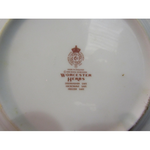 4104 - A quantity of Royal Worcester tea, coffee and dinner wares 