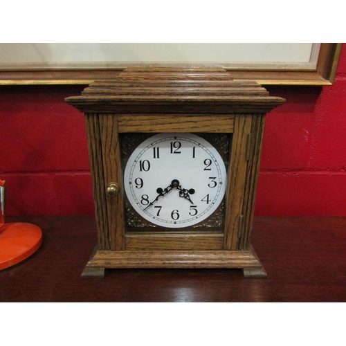 4120 - An oak cased 7-day bracket clock with key and pendulum