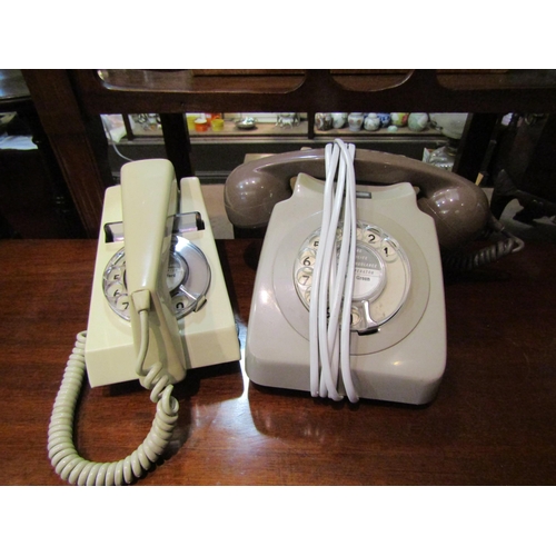 4195 - A telephone 2/722 trimphone 1980 and a telephone 746 1979