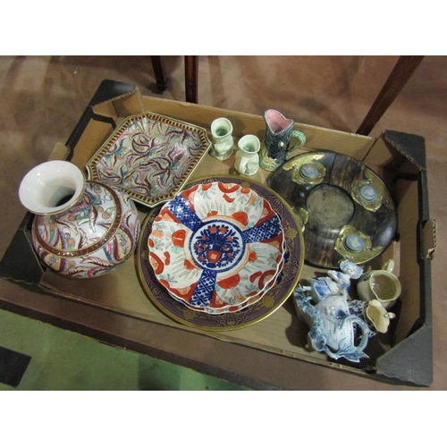 4241 - A box containing ceramics to include a pair of Imari pattern plates