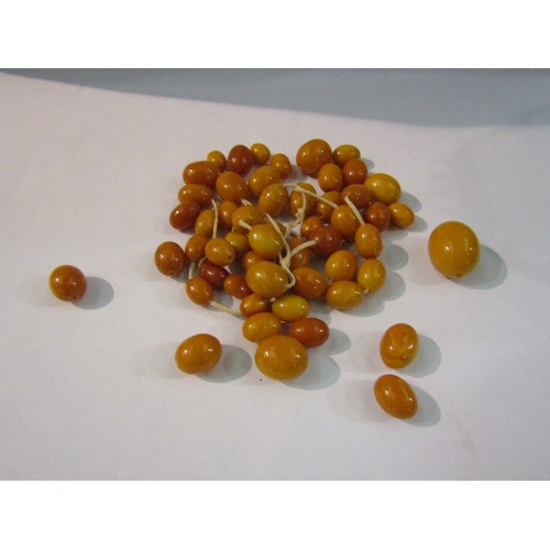 4414 - A quantity of butterscotch beads