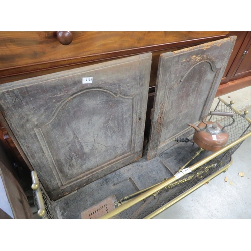 2092 - A pair of 18th Century French cupboard doors