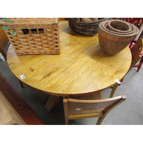 2307 - An circular oak breakfast table