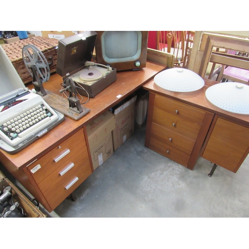 2386 - A teak corner desk     (R) £0