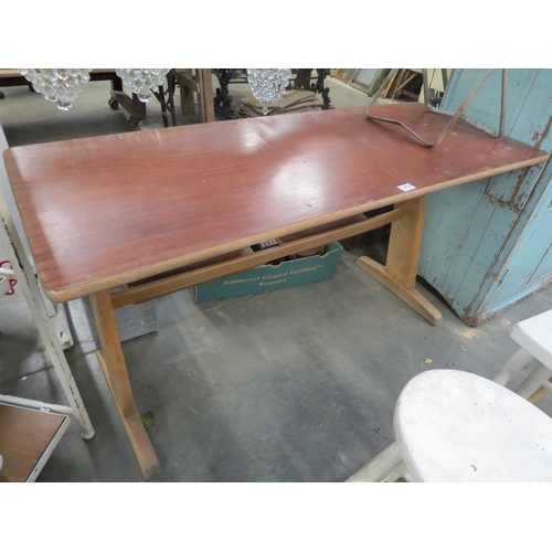 2292 - A mid 20th Century Casala desk