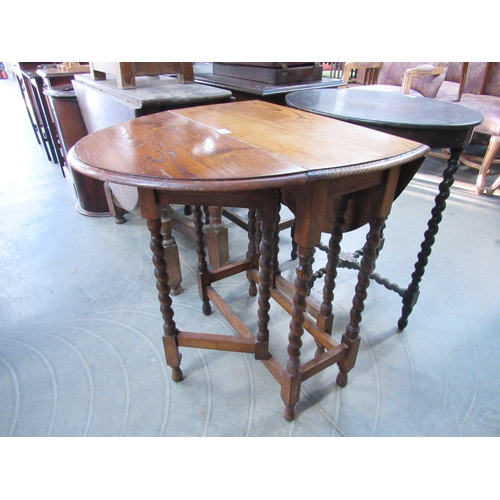 2240 - A small 1930's oak barleytwist gateleg table