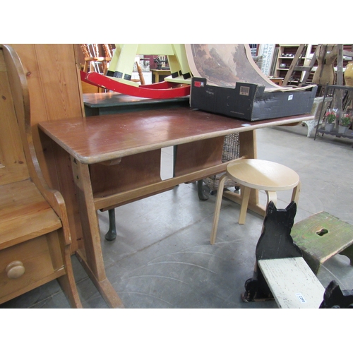 2292 - A mid 20th Century Casala desk