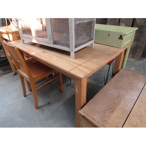 2315 - A modern pine kitchen table