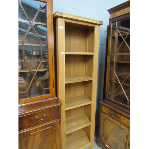 2352 - A modern set of oak bookshelves