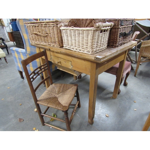 2434 - A Victorian pine extending kitchen table with under drawer