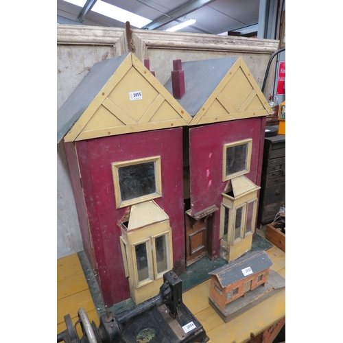 2055 - A 1930's dolls house   (R) £40