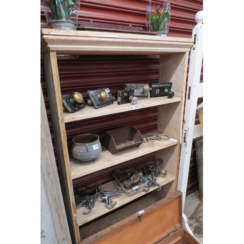 2079 - A rustic pine shelving unit  (E) £10-20