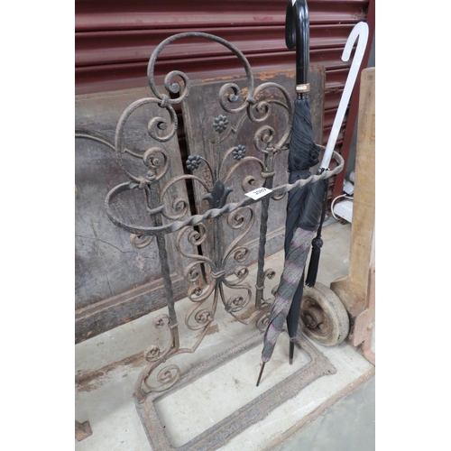 2089 - A Victorian wrought iron stick stand, foot a/f no tray