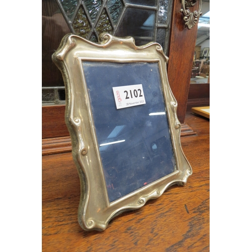 2102 - A silver picture frame