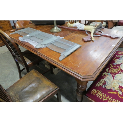 2199 - A Victorian mahogany dining table with leaf and winder 168 x 108cm