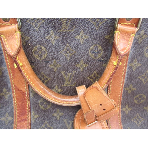 7846 - LOUIS VUITTON; Keepall 60 Boston travel bag. Brown monogram. The leather handles, banding and piping... 