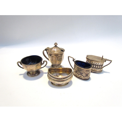 7467 - A silver mustard, pierced mustard, mustard without lid and two salts, various makers and dates, 241g... 