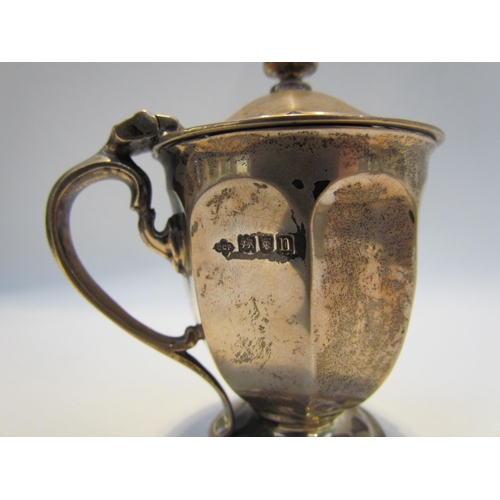 7467 - A silver mustard, pierced mustard, mustard without lid and two salts, various makers and dates, 241g... 