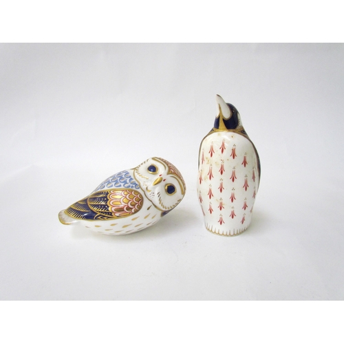 7497 - A Royal Crown Derby paperweight as an owl, gold stopper and a Royal Crown Derby paperweight as a Pen... 